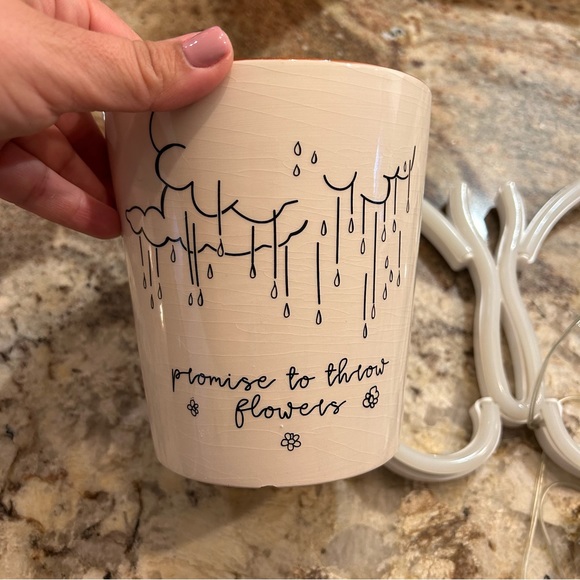 Led butterfly & flower pot bundle - Picture 3 of 13